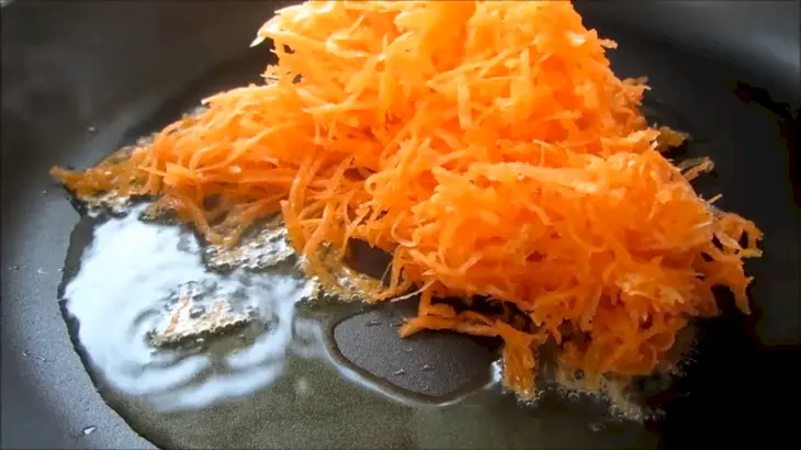 Закусочное пирожное с грибами и брынзой: шаг 2