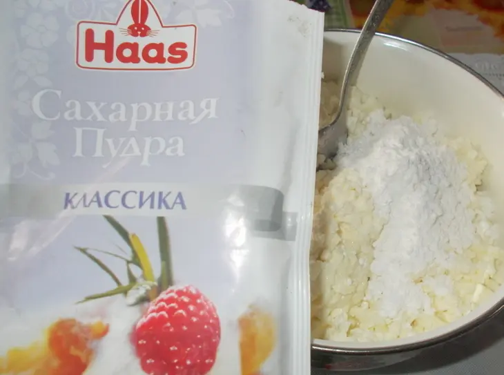 Вафельные пирожные с ягодами и сметанным кремом: шаг 1
