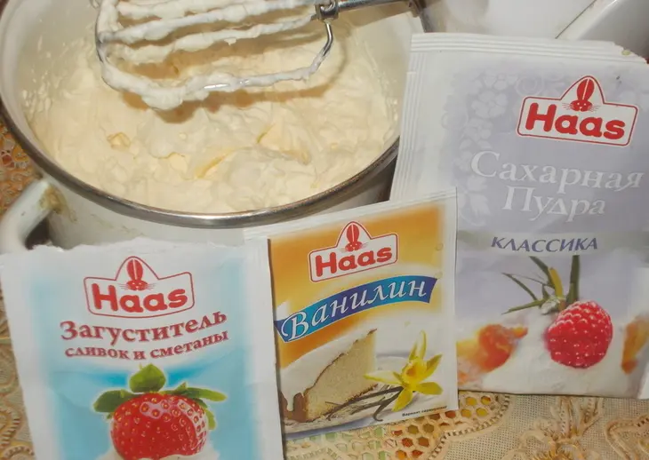 Вафельные пирожные с ягодами и сметанным кремом: шаг 4