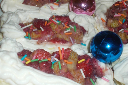 Вафельные пирожные с ягодами и сметанным кремом : шаг 8