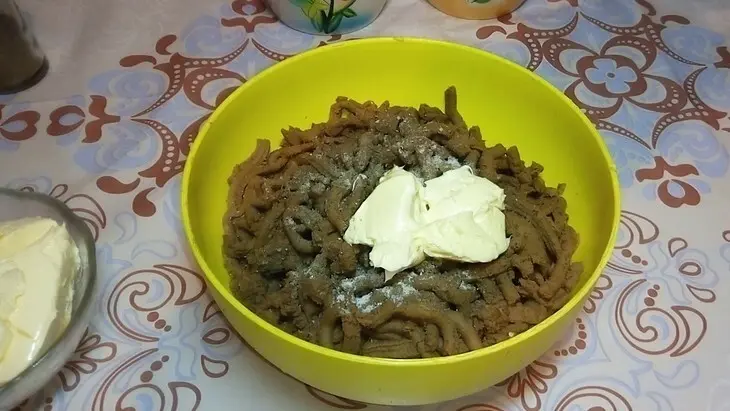 Рулет из печени со сливочным маслом и зеленью.: шаг 2