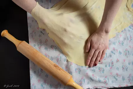 Классический яблочный штрудель (apfelstrudel): шаг 12
