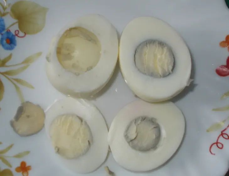 Закуска "фаршированные куриные яйца": шаг 1