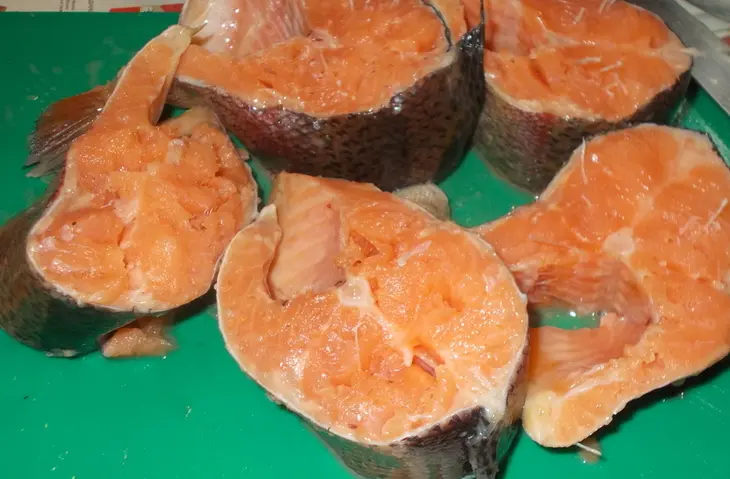 Рыбное заливное из форели: шаг 1