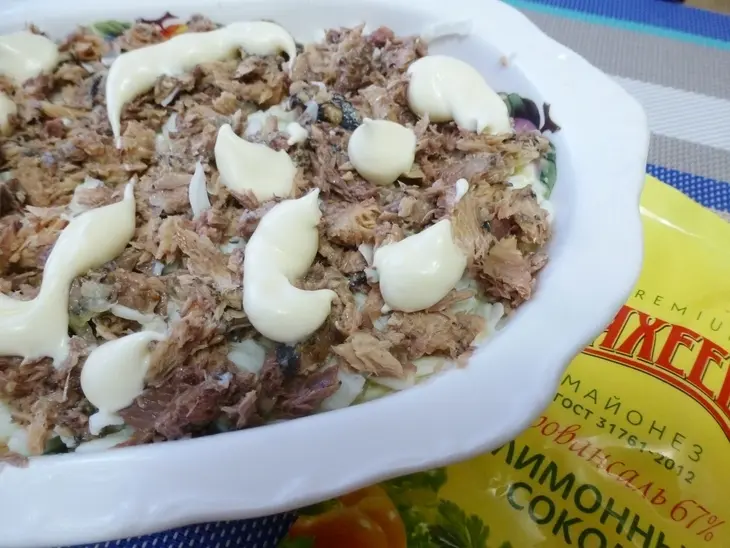 Салат "мимоза" с сыром и яблоком: шаг 6