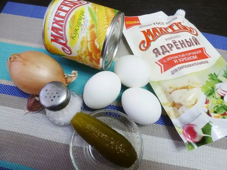 Яйца, фаршированные кукурузным паштетом: шаг 1