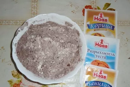 Шоколадный пирог с цедрой и цукатами: шаг 7