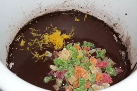 Шоколадный пирог с цедрой и цукатами: шаг 9