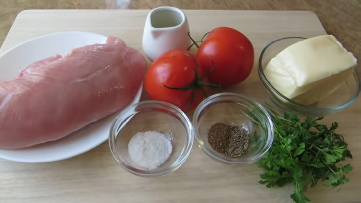 Фаршированная грудка с помидорами и сыром: шаг 1
