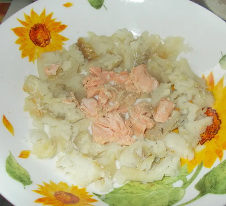 Рыбное заливное из морского окуня и форели: шаг 1