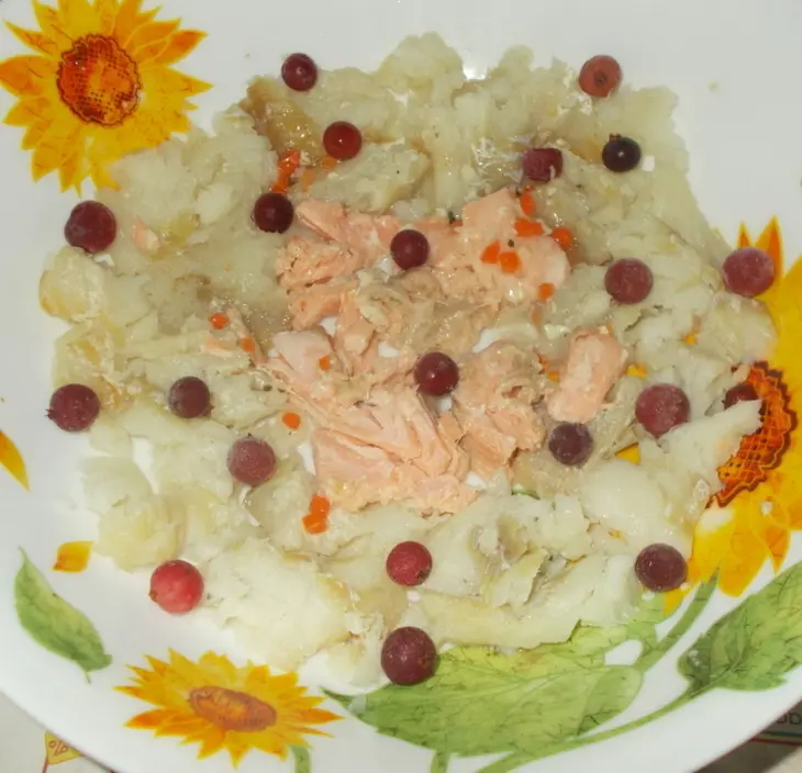Рыбное заливное из морского окуня и форели: шаг 2