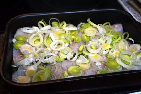 Пикша с помидорами и сыром: шаг 4