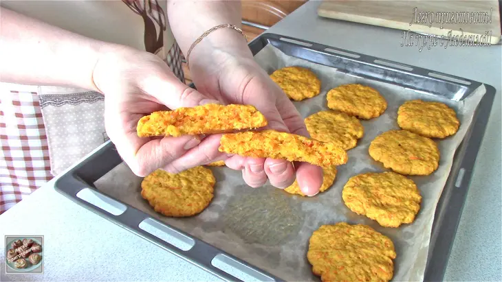 Постное морковное печенье с шоколадной глазурью и орехами: шаг 5