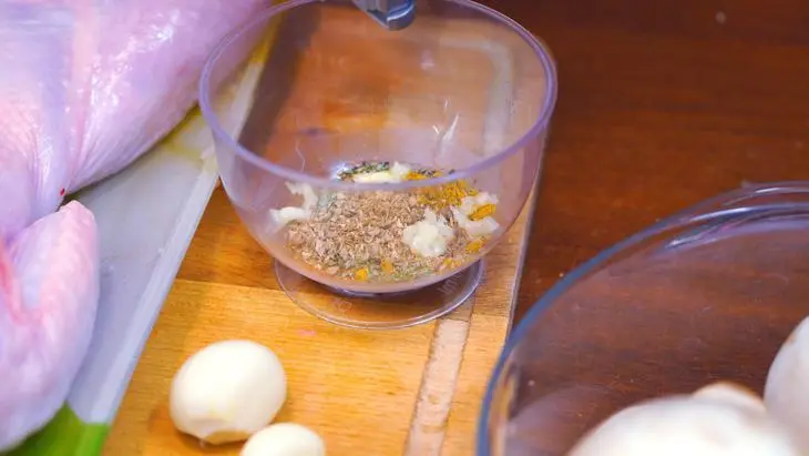 Фаршированная курица на новогодний стол: шаг 2