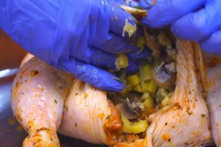 Фаршированная курица на новогодний стол: шаг 7