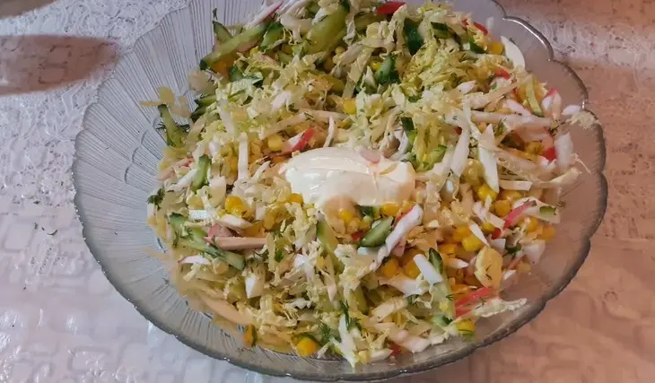 Салат крабовые палочки с пекинской капустой: шаг 3