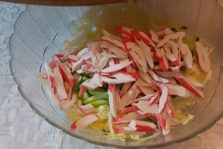 Салат крабовые палочки с пекинской капустой: шаг 4