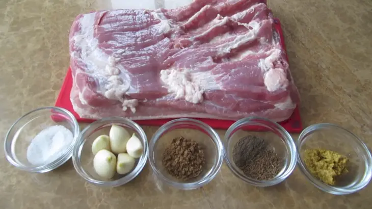 Вкуснейшая грудинка в духовке - вместо колбасы: шаг 1