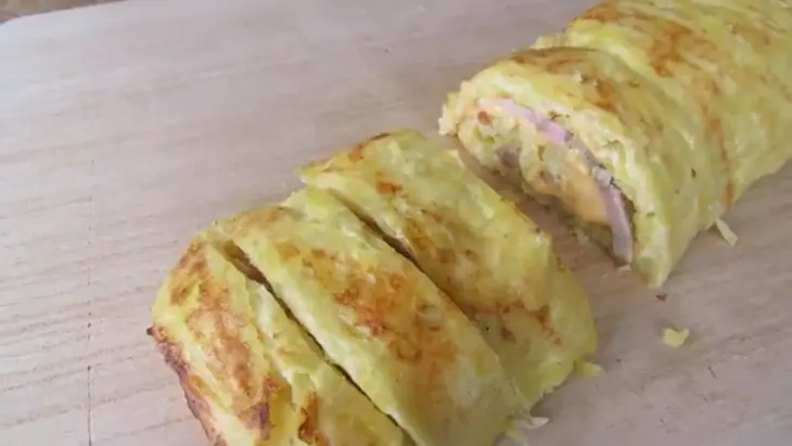 Картофельный рулет с мясом и сыром: шаг 9