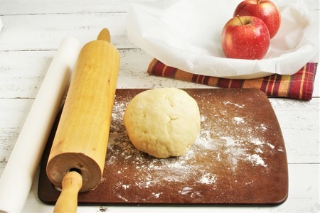 Пирог с яблоками и сметанной начинкой : шаг 2