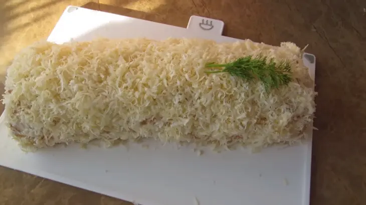 Закусочный рулет с фаршем и сыром: шаг 8