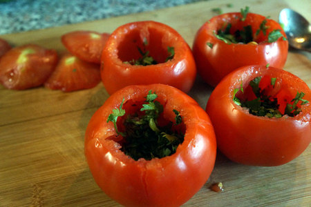 Фаршированные помидоры в духовке: шаг 10
