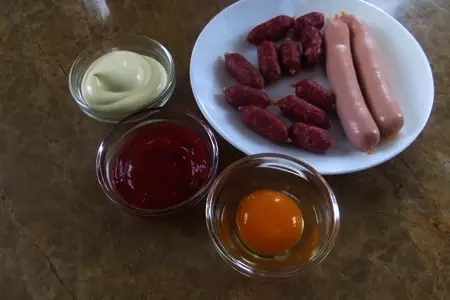 Булочки-цветочки с сосисками: шаг 4
