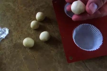 Булочки-цветочки с сосисками: шаг 5