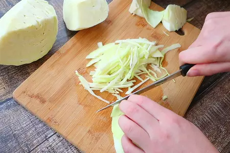 Тушеная капуста в рукаве: шаг 1