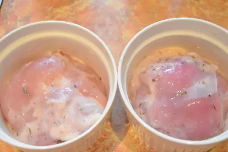 Курица, запеченная с яблоком и сельдереем: шаг 8