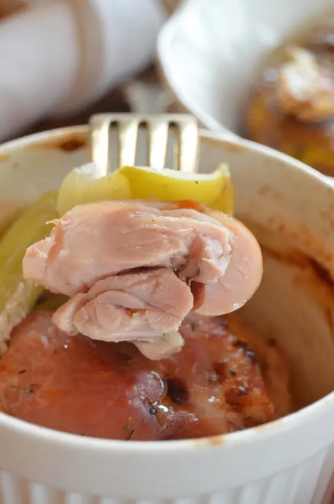 Курица, запеченная с яблоком и сельдереем: шаг 9