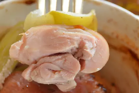 Курица, запеченная с яблоком и сельдереем: шаг 9