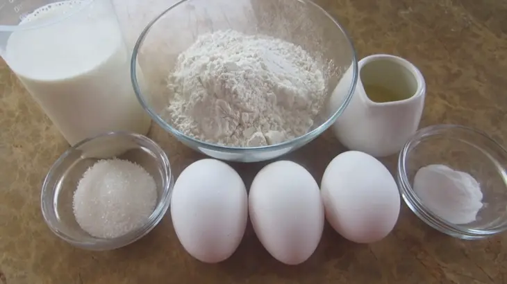 Блинный торт с клубникой и творогом: шаг 1