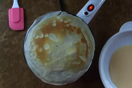 Блинный торт с клубникой и творогом: шаг 2