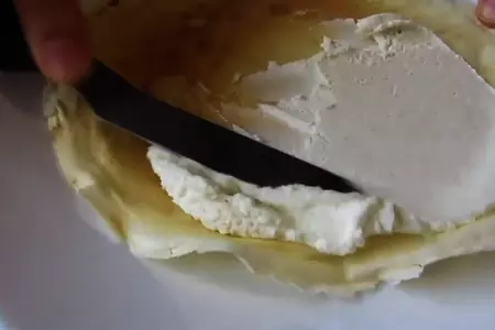 Блинный торт с клубникой и творогом: шаг 6