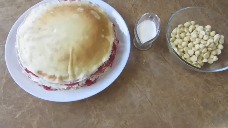 Блинный торт с клубникой и творогом: шаг 8
