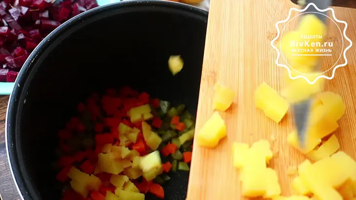 Винегрет с огурцом и горошком: шаг 3