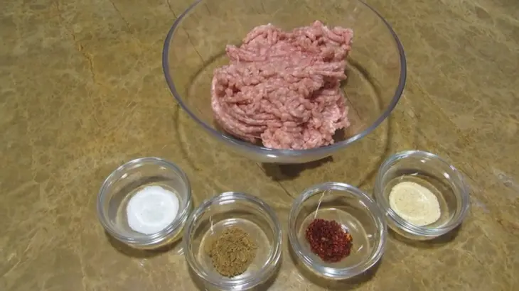Немецкие клецки schupfnudeln с чесночными колбасками: шаг 1