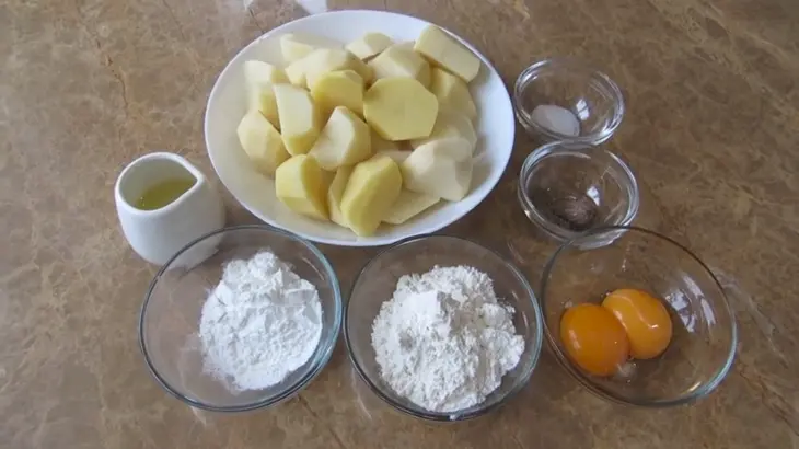 Немецкие клецки schupfnudeln с чесночными колбасками: шаг 2