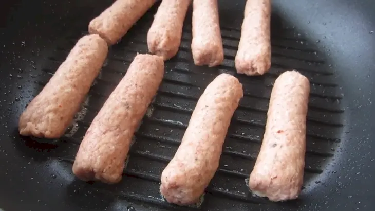 Немецкие клецки schupfnudeln с чесночными колбасками: шаг 4