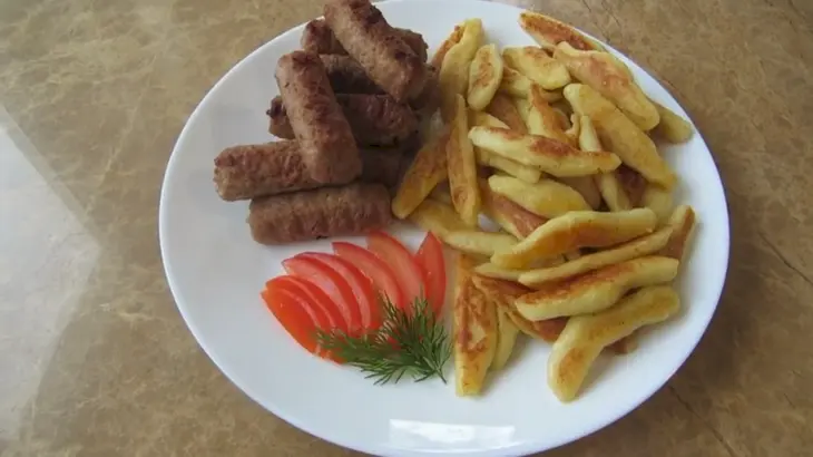 Немецкие клецки schupfnudeln с чесночными колбасками: шаг 9