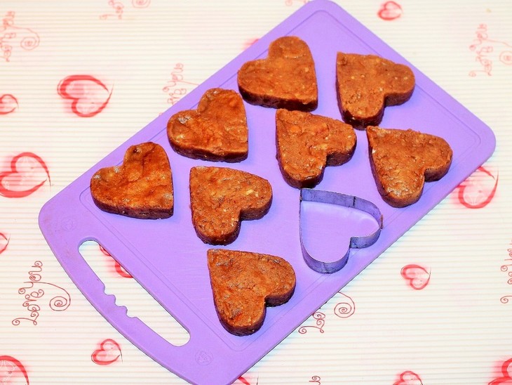 Ореховое пирожное "картошка" в форме сердечка: шаг 6