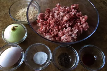 Гнезда из фарша с секретом: шаг 1