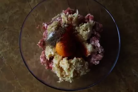 Гнезда из фарша с секретом: шаг 3