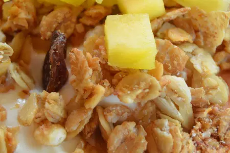 Ванильный творожный крем с клубникой и манго: шаг 5