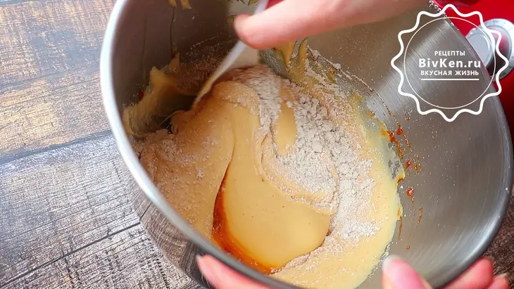 Медовый торт без раскатки коржей: шаг 3