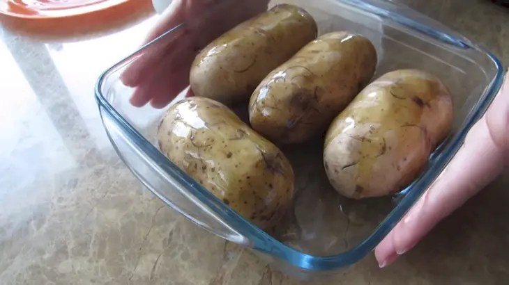 Картошка в духовке: шаг 1