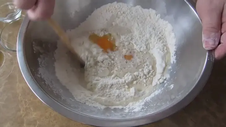 Булочки с изюмом: шаг 3