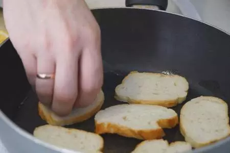 Закусочные бутерброды со шпротами: шаг 4