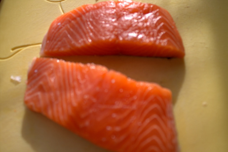 Жареный лосось с салатом и брынзой: шаг 1